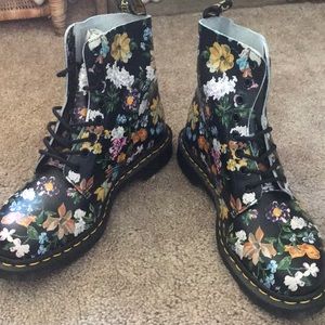 Floral doc martens! New without tags